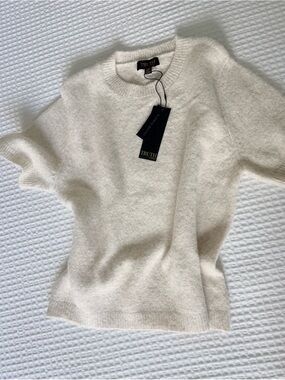 TRUTH Cream Short-Sleeve Crewneck Knit Sweater. Alpaca Blend